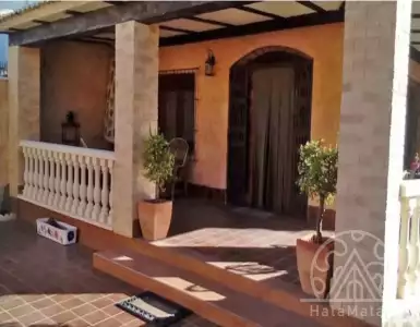 Buy in Spain for 305525€