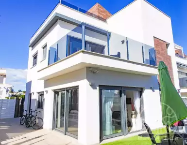 Buy in Spain for 330000€