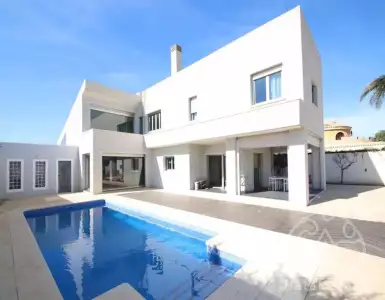 Buy in Spain for 598000€