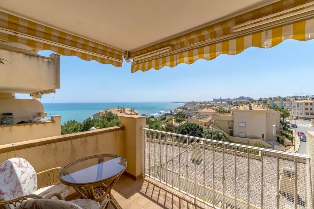 Flat 70m² in Spain, Orihuela Costa. Priced at 235000€ rent photo-1