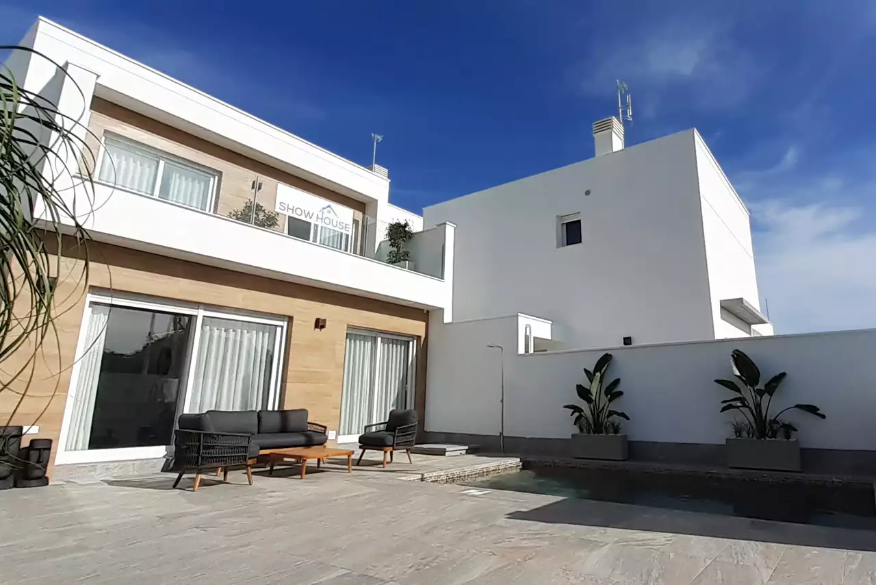 Villa 111m² in Spain, San Pedro del Pinatar. Priced at 339000€ rent photo-2