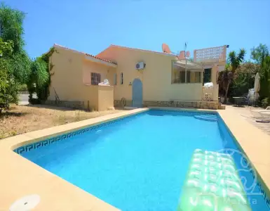 Buy in Spain for 254400€