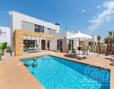 Buy in Spain for 713500€