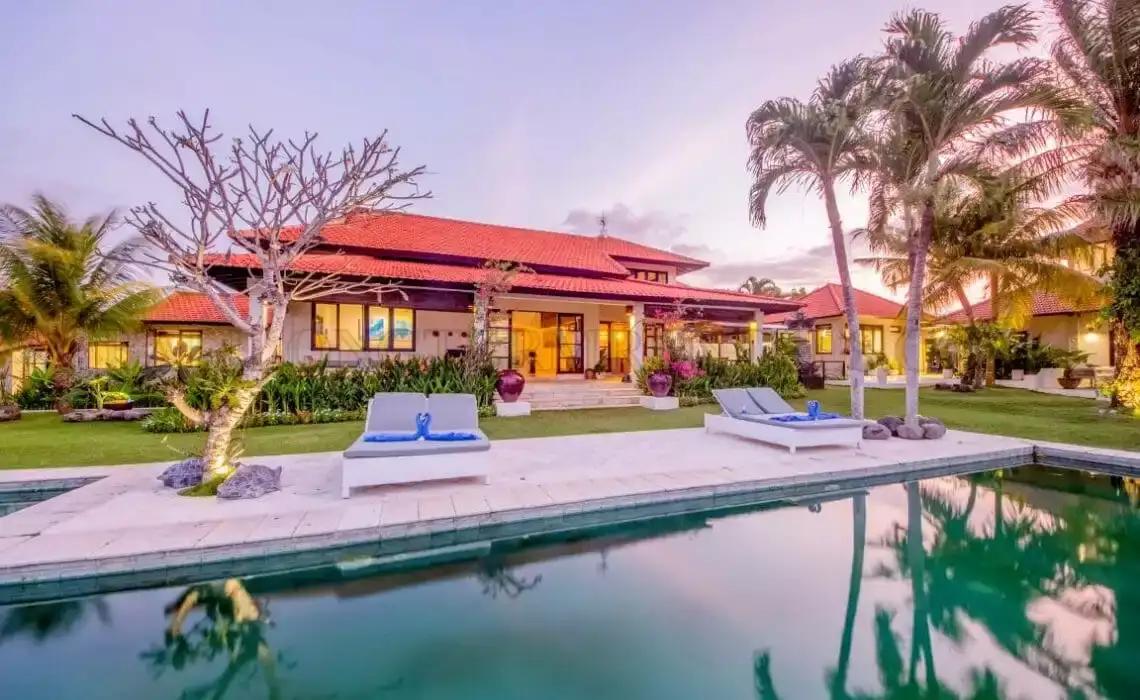 Villa 2000m² in Indonesia, Bukit-Uluwatu. Priced at 5167$ rent photo-3