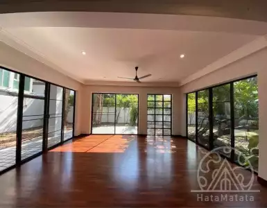 Rent in Thailand for 3850€