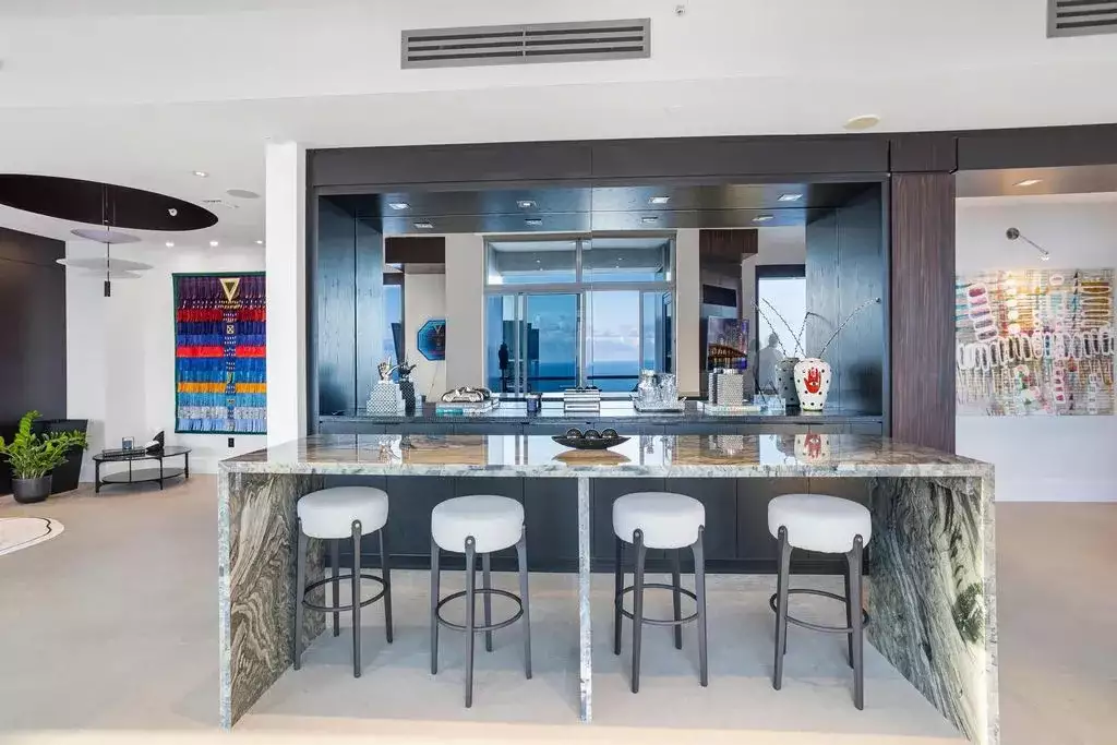 Flat 330m² in USA, Miami. Priced at 27250€ rent photo-4