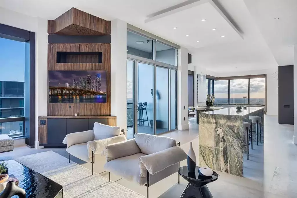 Flat 330m² in USA, Miami. Priced at 27250€ rent photo-5