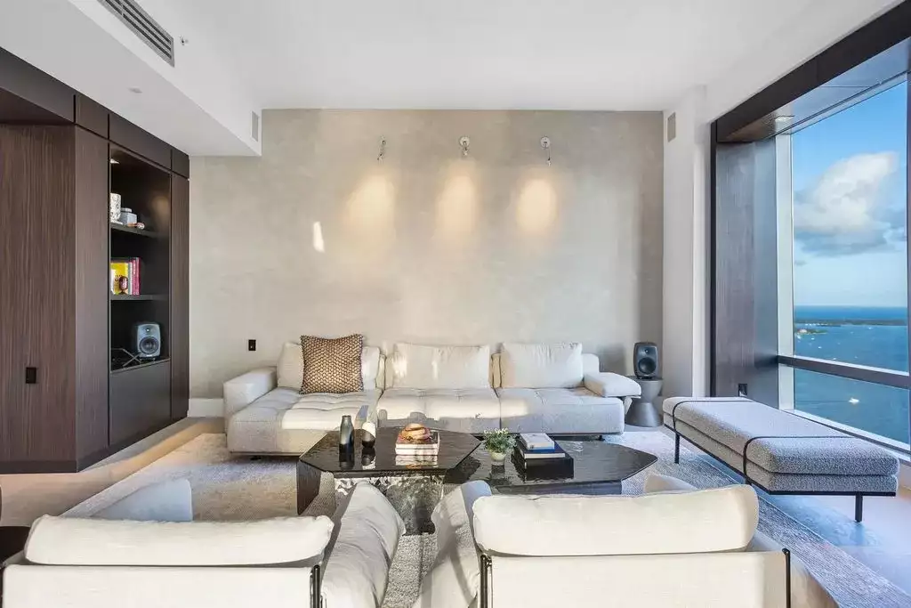 Flat 330m² in USA, Miami. Priced at 27250€ rent photo-6