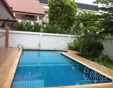 Rent in Thailand for 4100€