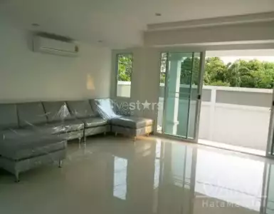 Rent in Thailand for 2560€