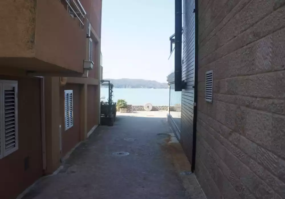 Flat 85m² in Montenegro, Rafailovici. Priced at 530000€ rent photo-10