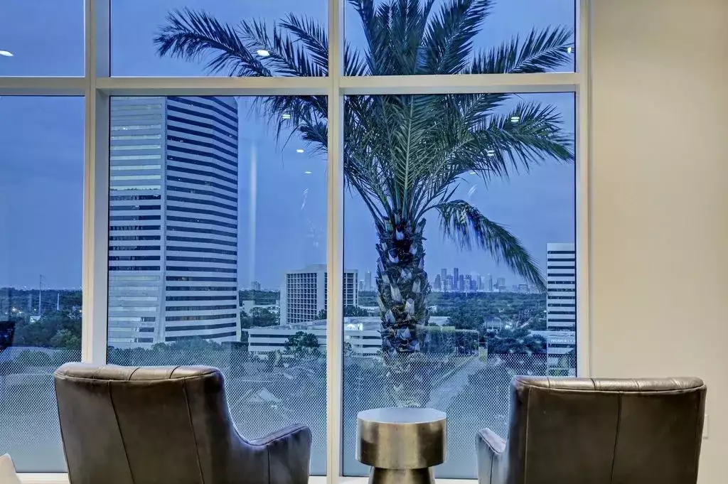 Other Properties 229m² in USA, Houston. Priced at 6470€ rent photo-3