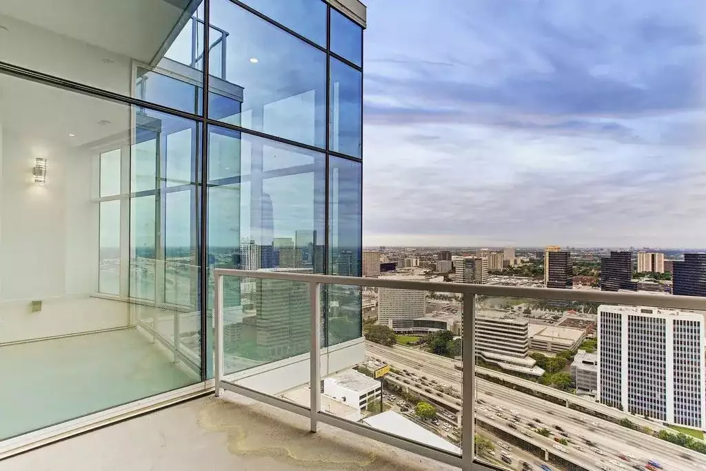 Other Properties 229m² in USA, Houston. Priced at 6470€ rent photo-4