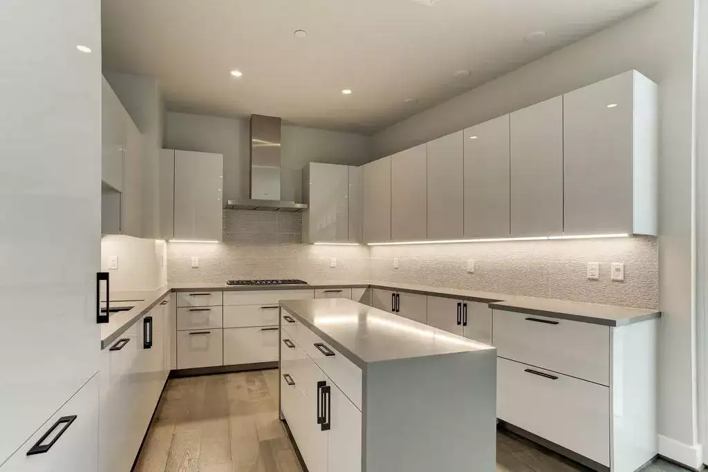 Other Properties 229m² in USA, Houston. Priced at 6470€ rent photo-5