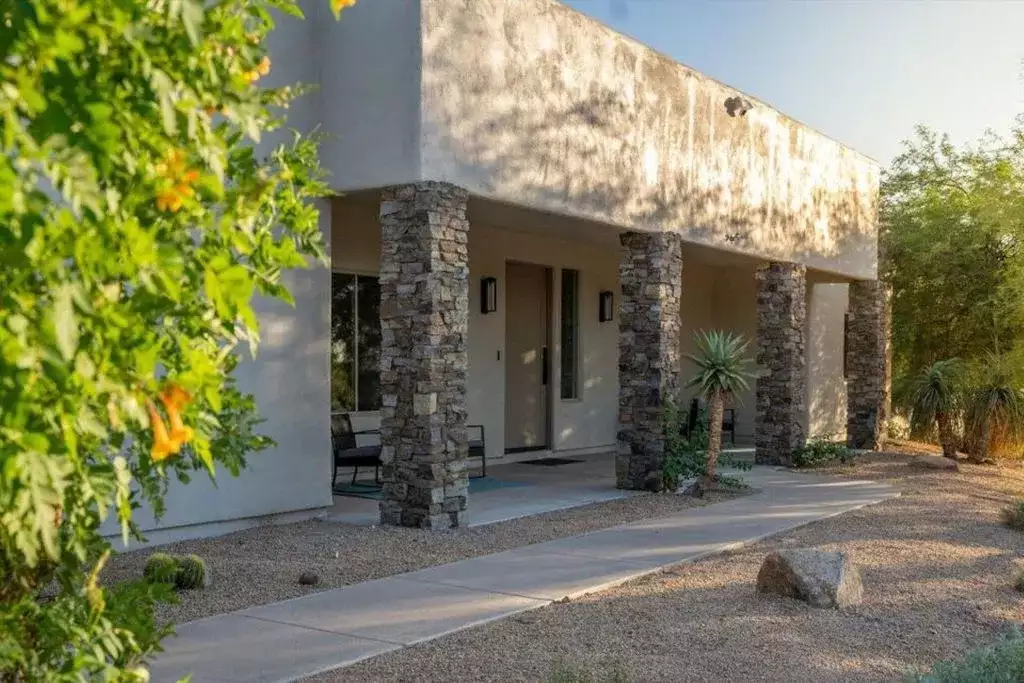 House 301m² in USA, Scottsdale. Priced at 10160€ rent photo-3