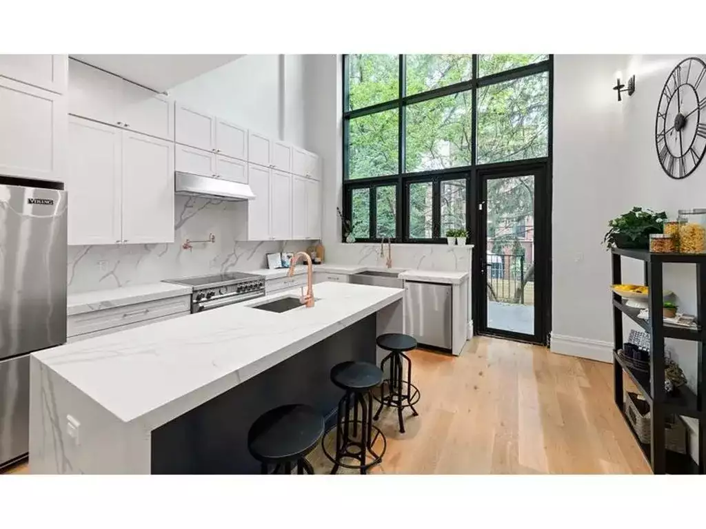 Townhouse 278m² in USA, Brooklyn. Priced at 6930€ rent photo-2