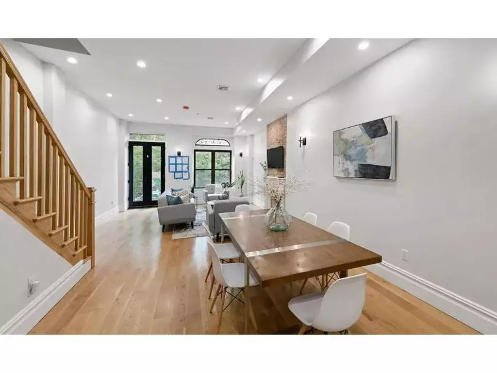 Townhouse 278m² in USA, Brooklyn. Priced at 6930€ rent photo-3