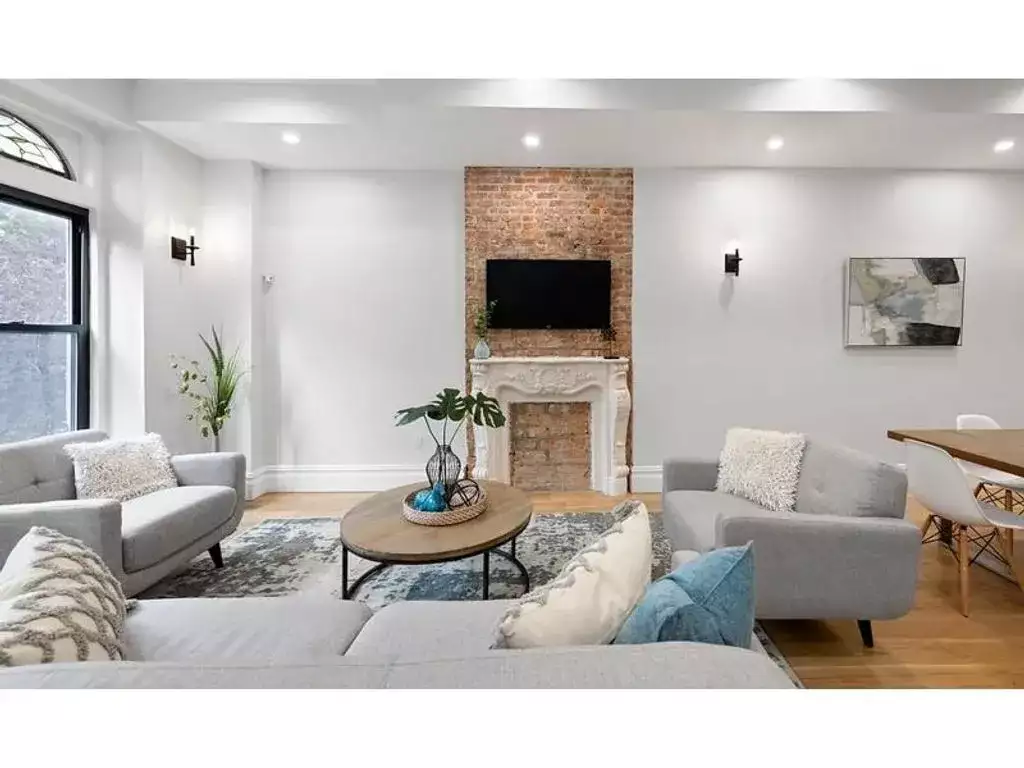 Townhouse 278m² in USA, Brooklyn. Priced at 6930€ rent photo-4