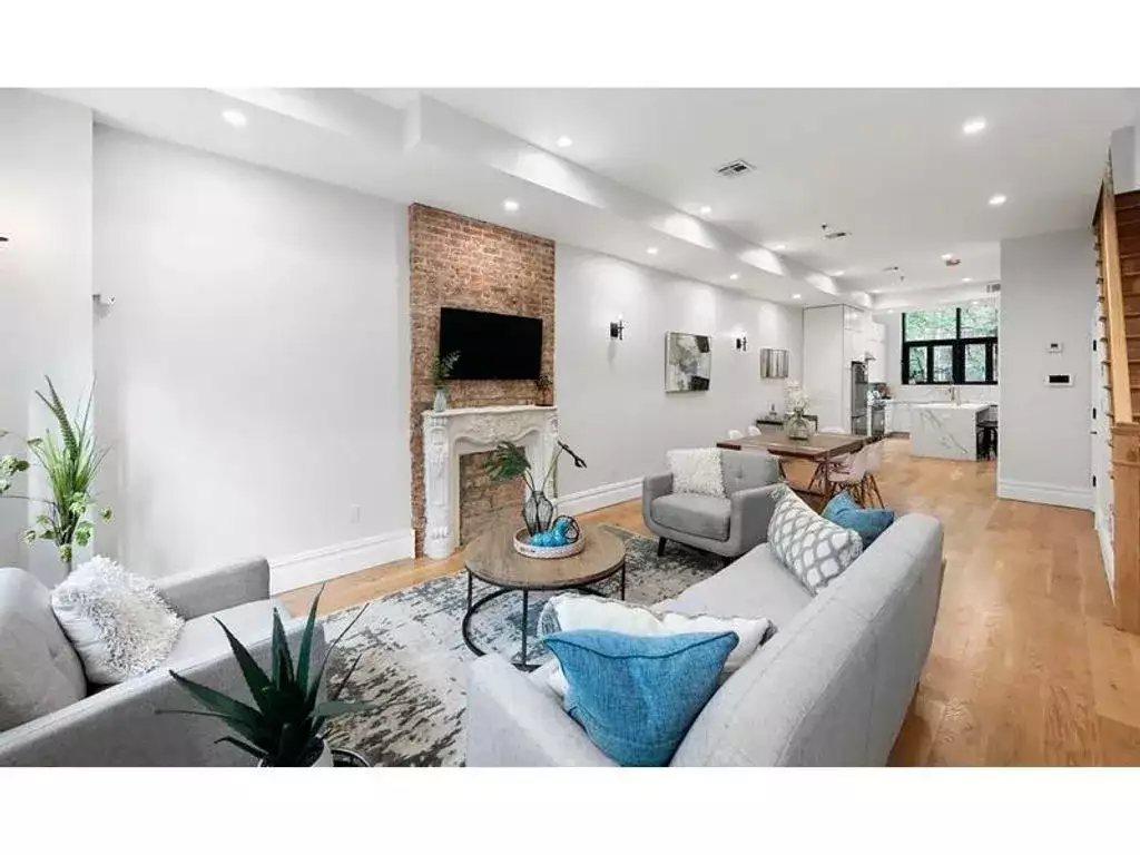 Townhouse 278m² in USA, Brooklyn. Priced at 6930€ rent photo-5