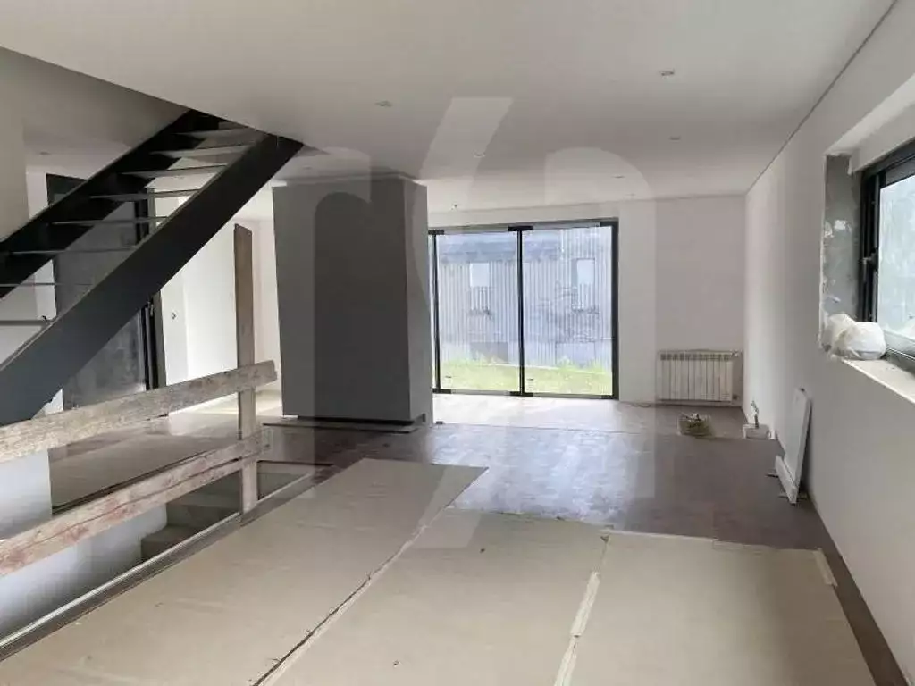 House 270m² in Portugal, Porto. Priced at 3600€ rent photo-6