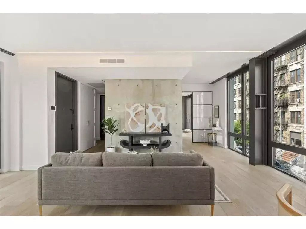 Other Properties 101m² in USA, Brooklyn. Priced at 7850€ rent photo-2