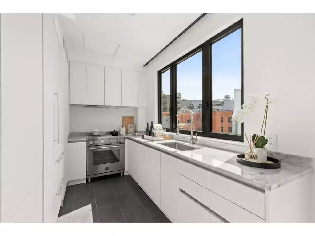 Other Properties 101m² in USA, Brooklyn. Priced at 7850€ rent photo-3