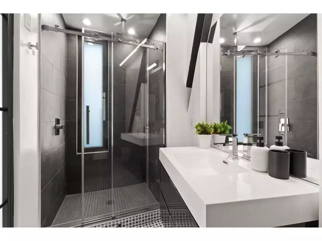 Other Properties 101m² in USA, Brooklyn. Priced at 7850€ rent photo-5