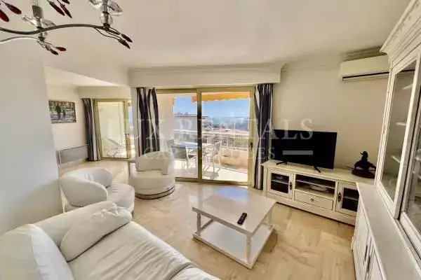 Flat 100m² in France, Antibes. Priced at 1080963£ rent photo-5