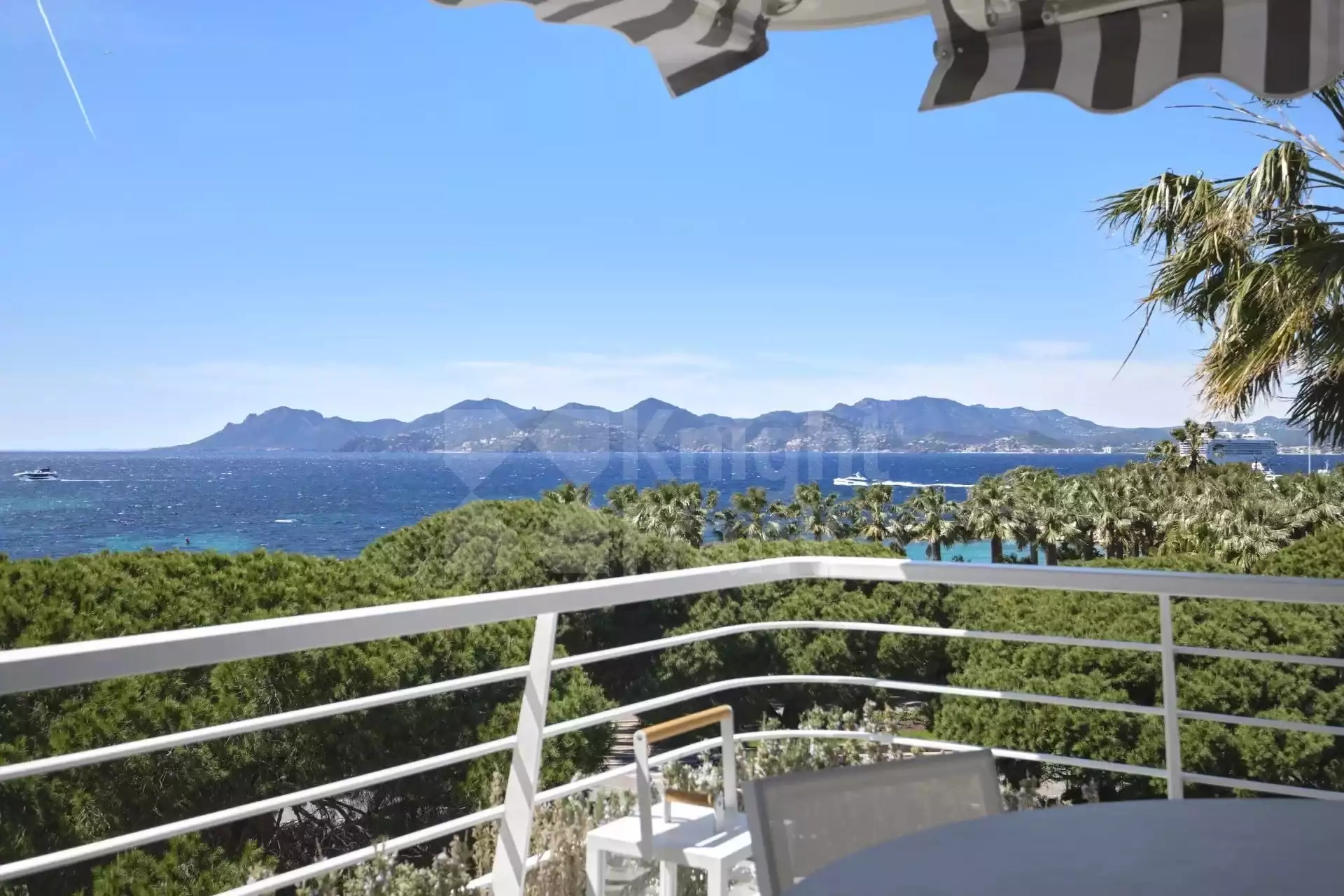 Flat 110m² in France, Cannes. Priced at 2556564£ rent photo-2