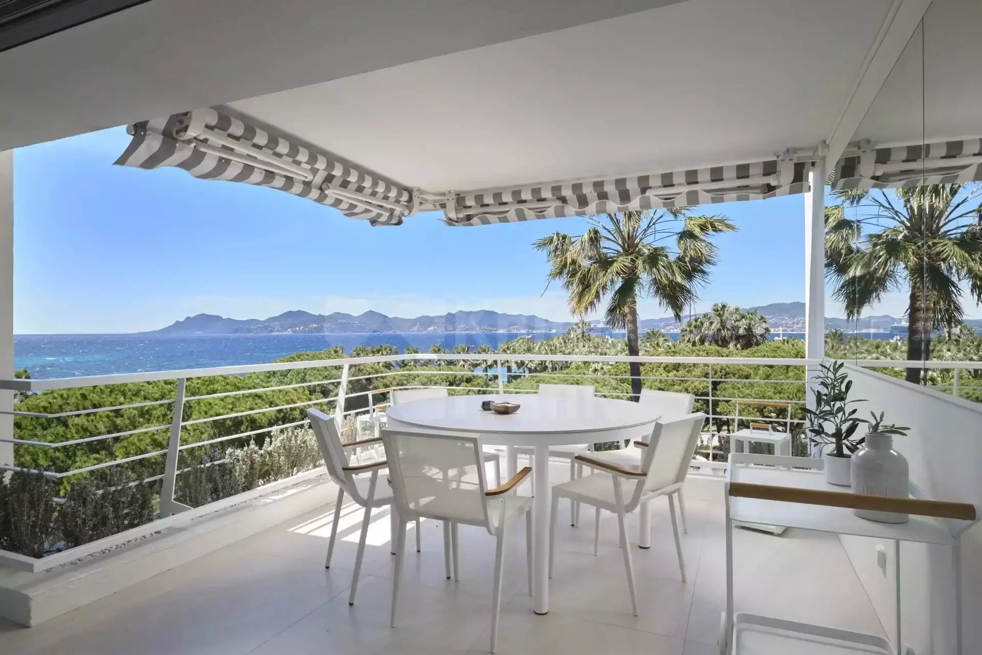 Flat 110m² in France, Cannes. Priced at 2556564£ rent photo-3