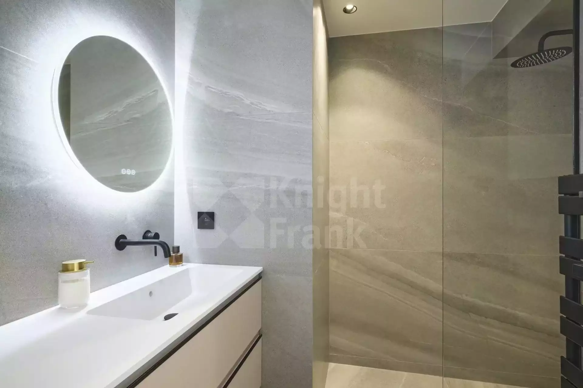Flat 110m² in France, Cannes. Priced at 2556564£ rent photo-14
