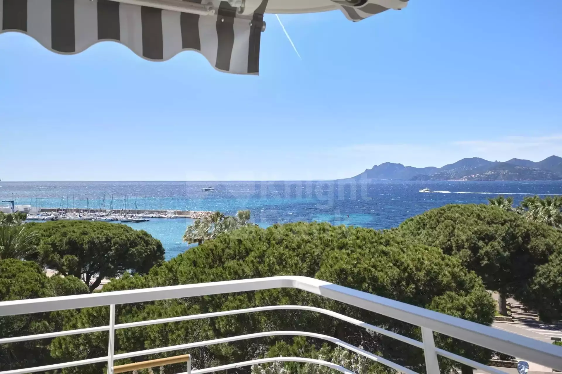 Flat 110m² in France, Cannes. Priced at 2556564£ rent photo-16