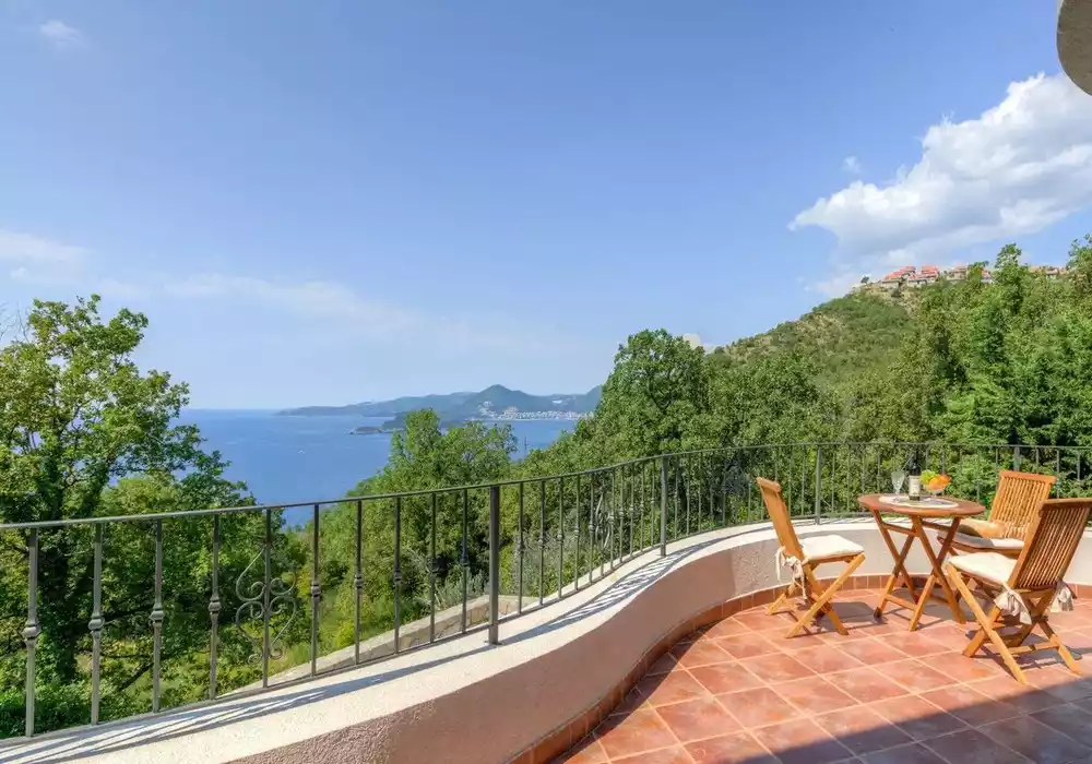 Villa 414m² in Montenegro, Rezevici. Priced at 850000€ rent photo-2