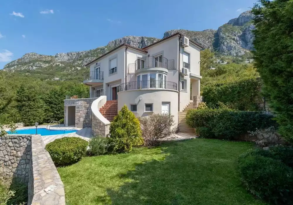 Villa 414m² in Montenegro, Rezevici. Priced at 850000€ rent photo-13