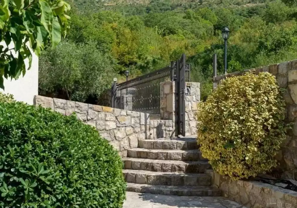 Villa 414m² in Montenegro, Rezevici. Priced at 850000€ rent photo-15