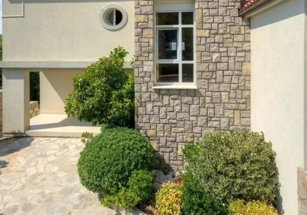 Villa 414m² in Montenegro, Rezevici. Priced at 850000€ rent photo-21