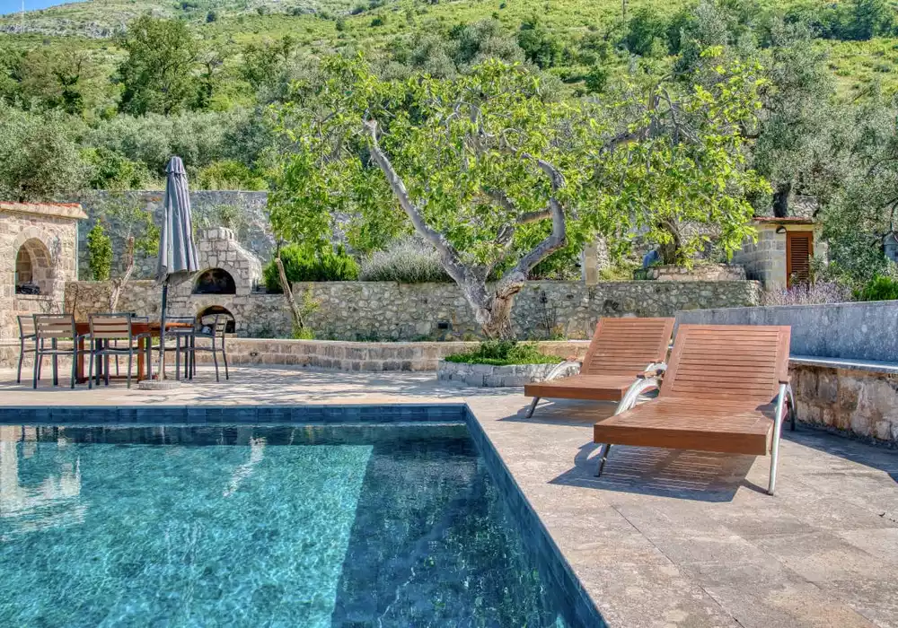 Villa 500m² in Montenegro, Rezevici. Priced at 2850000€ rent photo-2