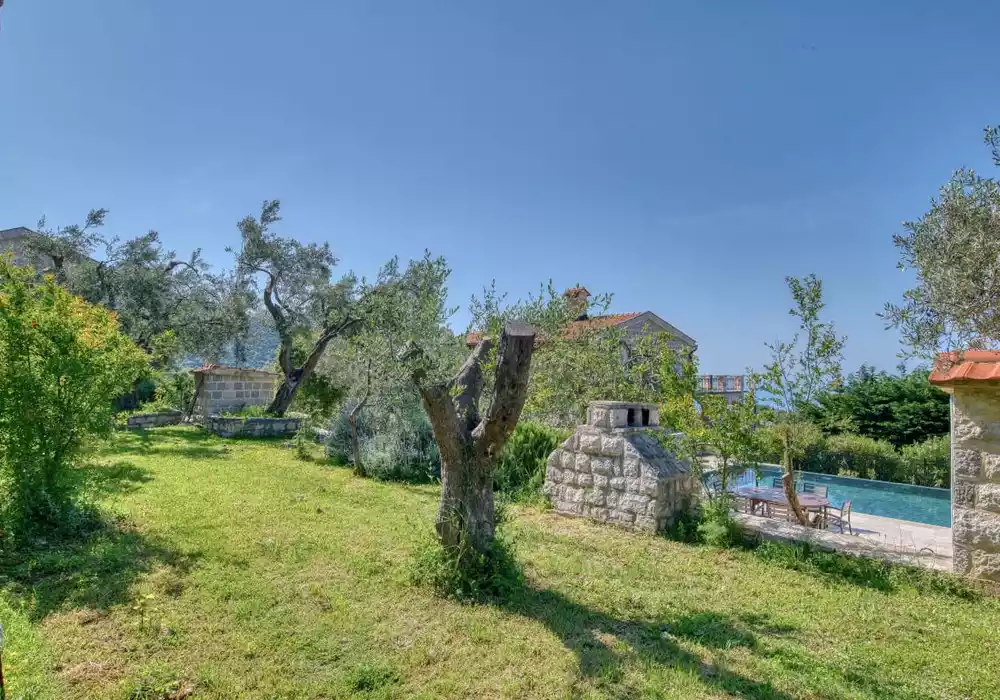Villa 500m² in Montenegro, Rezevici. Priced at 2850000€ rent photo-12