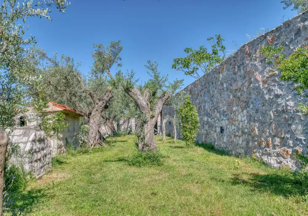 Villa 500m² in Montenegro, Rezevici. Priced at 2850000€ rent photo-13