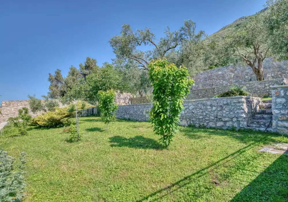 Villa 500m² in Montenegro, Rezevici. Priced at 2850000€ rent photo-14