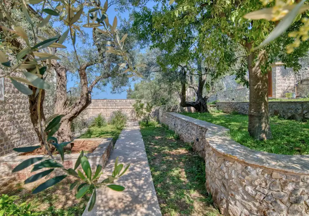 Villa 500m² in Montenegro, Rezevici. Priced at 2850000€ rent photo-15