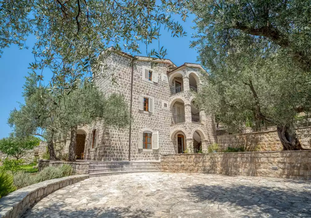 Villa 500m² in Montenegro, Rezevici. Priced at 2850000€ rent photo-18
