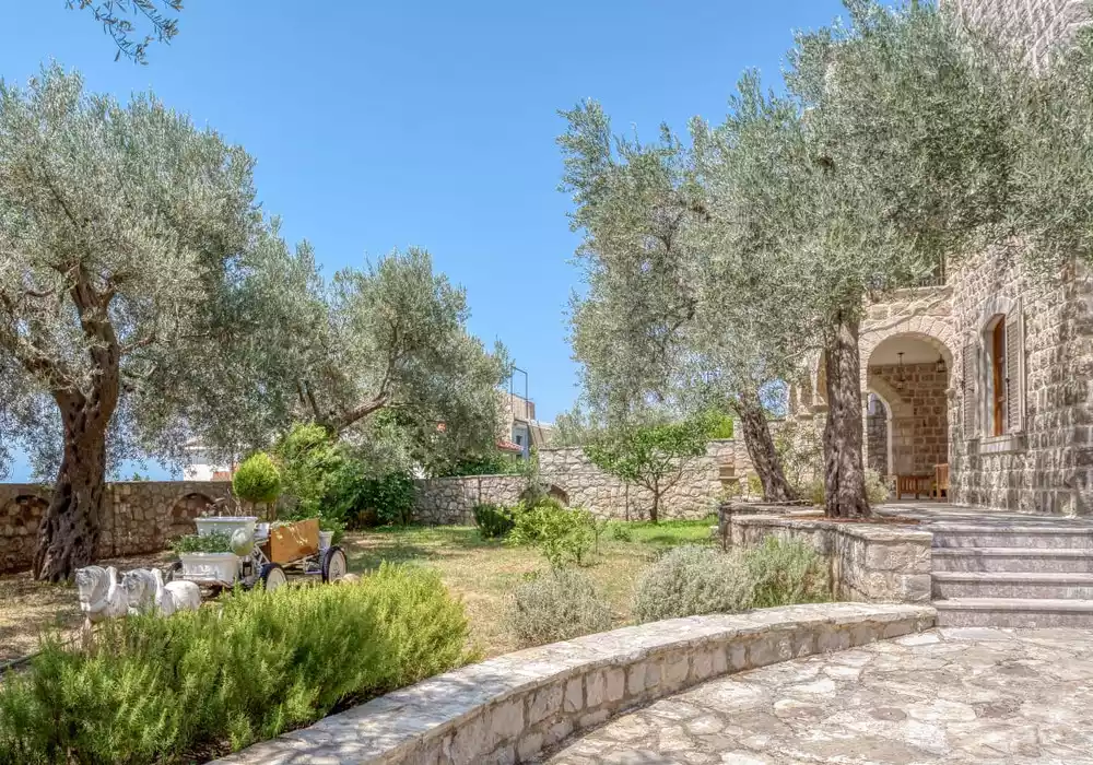 Villa 500m² in Montenegro, Rezevici. Priced at 2850000€ rent photo-21