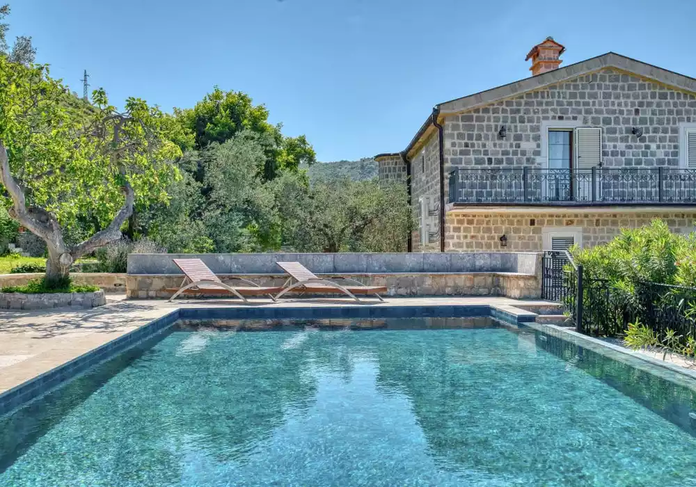 Villa 500m² in Montenegro, Rezevici. Priced at 2850000€ rent photo-6