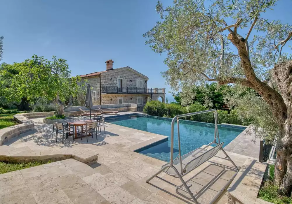 Villa 500m² in Montenegro, Rezevici. Priced at 2850000€ rent photo-9