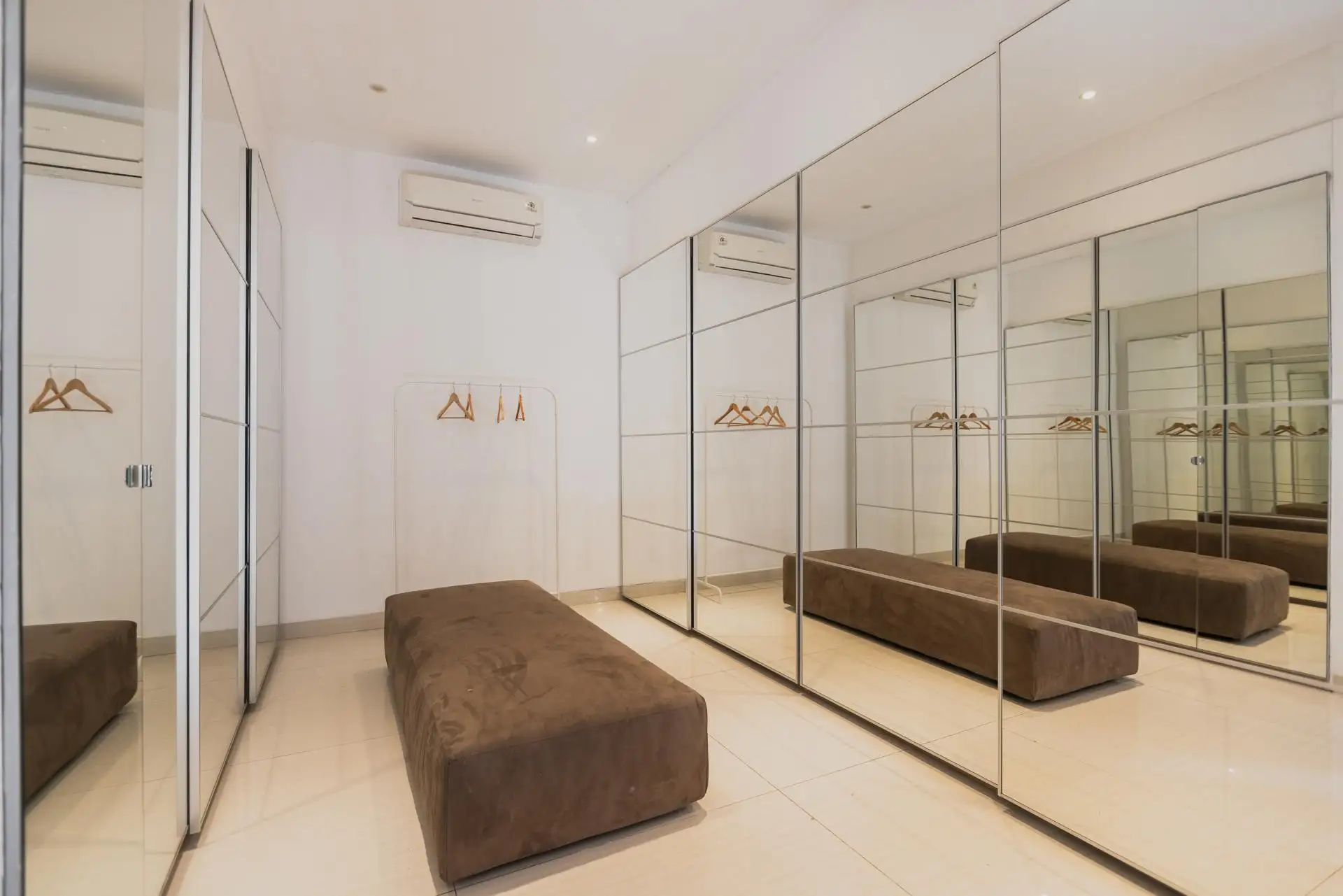 Villa 716m² in Indonesia, Bukit-Ungasan. Priced at 1100000$ rent photo-20