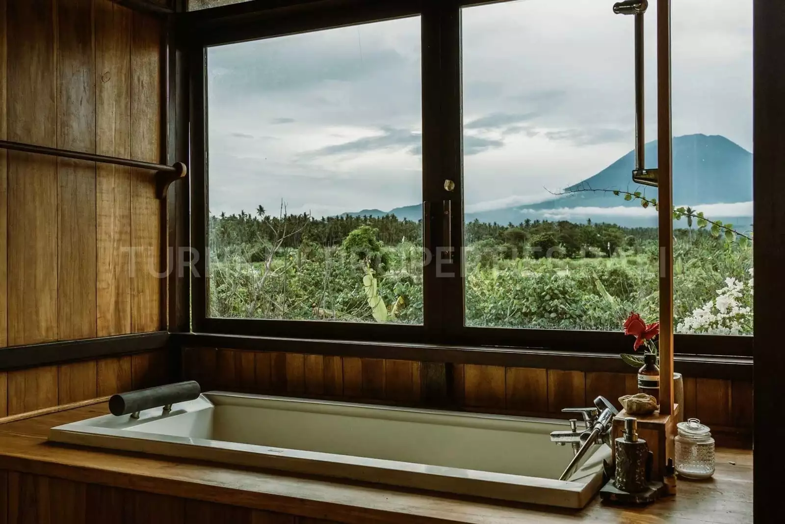 Villa 541m² in Indonesia, Karangasem. Priced at 1500000$ rent photo-5
