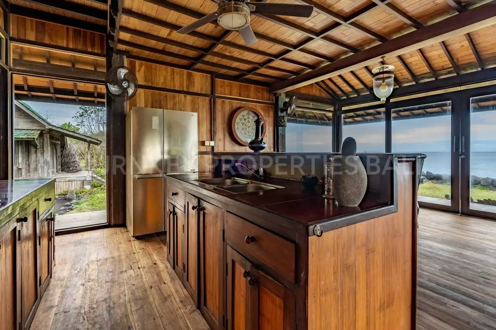 Villa 541m² in Indonesia, Karangasem. Priced at 1500000$ rent photo-13