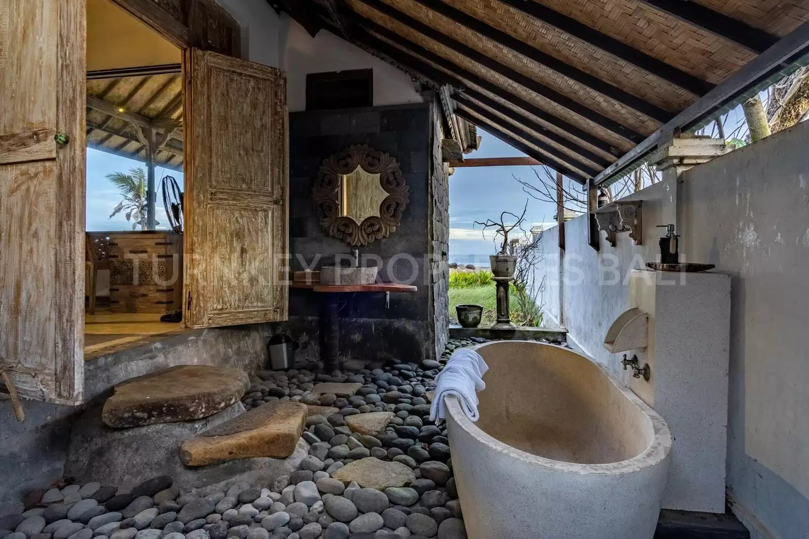 Villa 541m² in Indonesia, Karangasem. Priced at 1500000$ rent photo-20