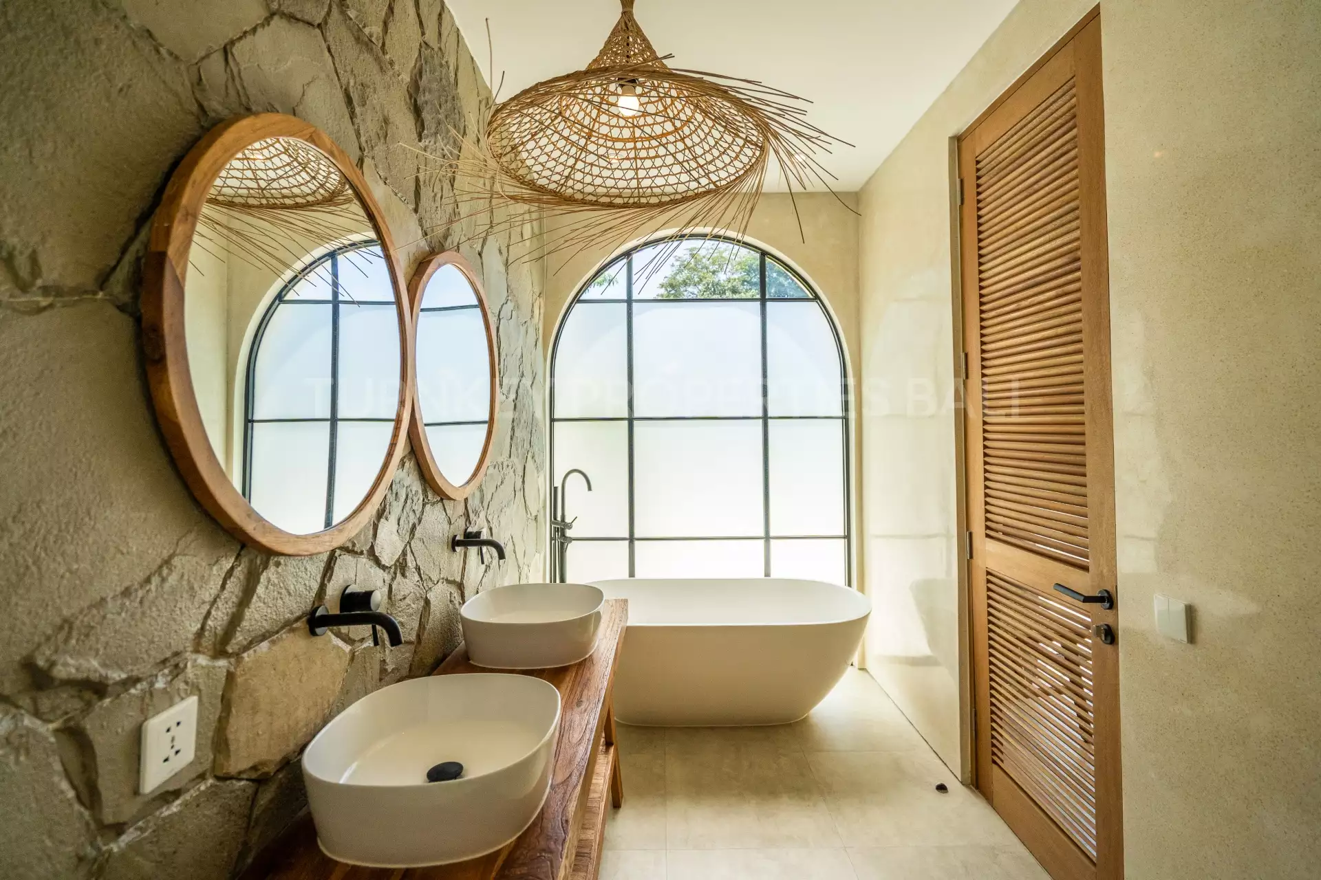 Villa 430m² in Indonesia, Umalas. Priced at 770000$ rent photo-16